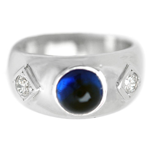 Cabochon sapphire and diamond hammered ring – Krombholz