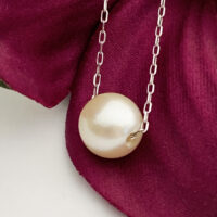 An elegant solitaire pearl slide